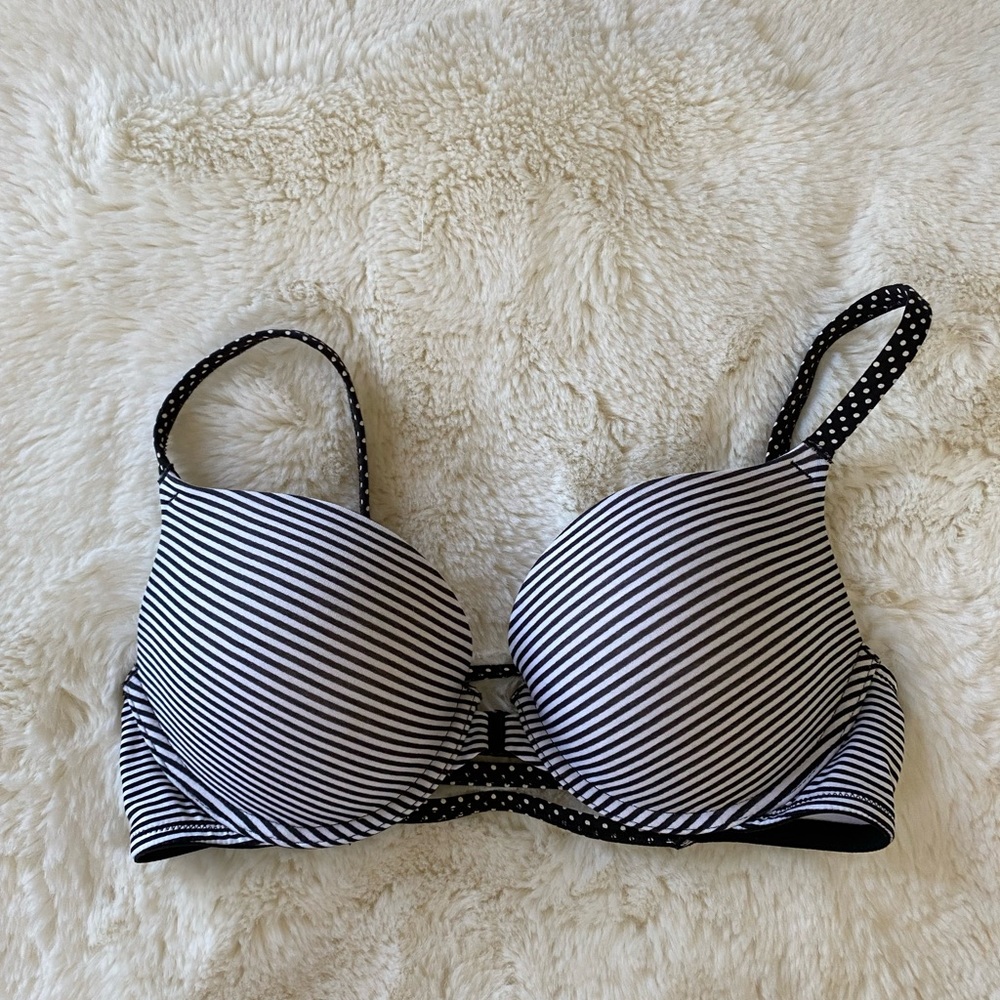 NWOT Victoria’s Secret strappy push up bra 36C
